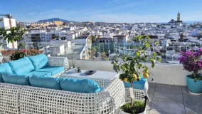 For sale penthouse in Estepona Town with 2 bedrooms