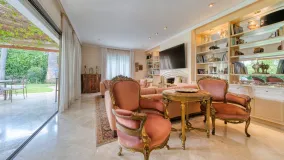 Villa for sale in Los Monteros