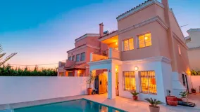 For sale villa with 4 bedrooms in New Golden Mile