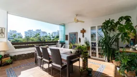 Apartamento en venta con 3 dormitorios en Estepona