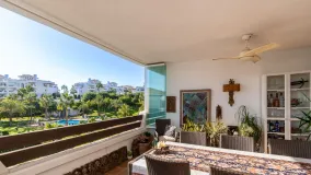 Apartamento en venta con 3 dormitorios en Estepona