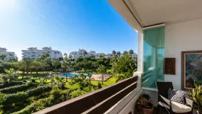Apartamento en venta con 3 dormitorios en Estepona
