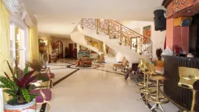 Se vende villa en La Quinta de 8 dormitorios