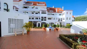 Apartamento planta baja en venta en Aloha de 3 dormitorios