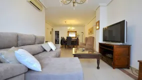 Apartamento planta baja en venta en Aloha de 3 dormitorios