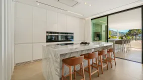 Villa for sale in Nueva Andalucia with 5 bedrooms