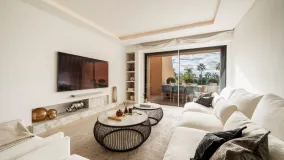 Duplex penthouse with 3 bedrooms for sale in Benahavis