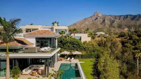 For sale villa in Marbella Golden Mile with 4 bedrooms