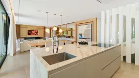 Villa for sale in Nueva Andalucia with 5 bedrooms