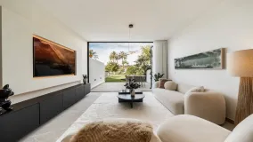 Town house for sale in Nueva Andalucia