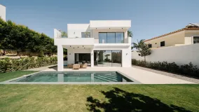 For sale villa in Estepona with 4 bedrooms