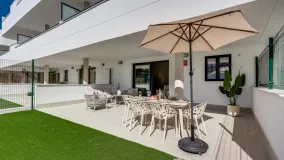 Ground floor apartment for sale in Estepona with 2 bedrooms