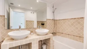 Ground floor apartment for sale in Estepona with 2 bedrooms