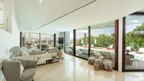 Buy villa in Nueva Andalucia