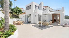 5 bedrooms villa for sale in Nueva Andalucia