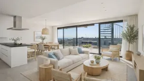 Buy penthouse with 3 bedrooms in Estepona East