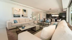 For sale villa with 5 bedrooms in Los Naranjos Golf