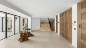 Villa for sale in Nueva Andalucia