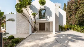 Villa for sale in Nueva Andalucia