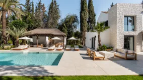 Villa for sale in Nueva Andalucia