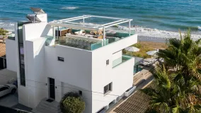 Villa for sale in Las Chapas with 6 bedrooms