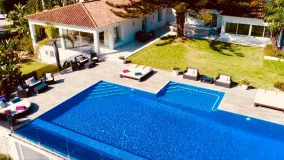 For sale 8 bedrooms villa in Elviria