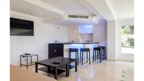 For sale 8 bedrooms villa in Elviria