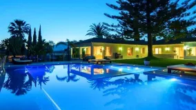 For sale 8 bedrooms villa in Elviria