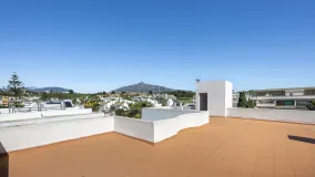 Villa en venta de 4 dormitorios en Nueva Andalucia