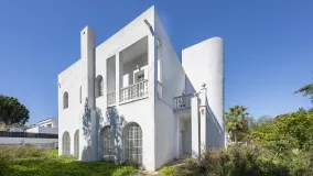 Villa en venta de 4 dormitorios en Nueva Andalucia