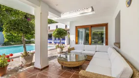 Se vende villa de 5 dormitorios en Guadalmansa Playa