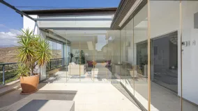 Penthouse with 2 bedrooms for sale in Benahavis