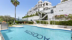 Penthouse with 2 bedrooms for sale in Benahavis