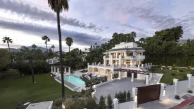 Villa con 6 dormitorios en venta en Las Brisas