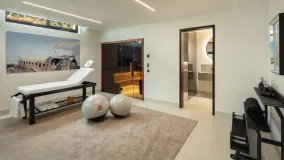 Villa for sale in Nueva Andalucia