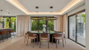 Se vende villa de 5 dormitorios en Nueva Andalucia
