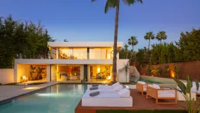 Villa con 4 dormitorios a la venta en Nueva Andalucia