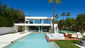 Villa con 4 dormitorios a la venta en Nueva Andalucia