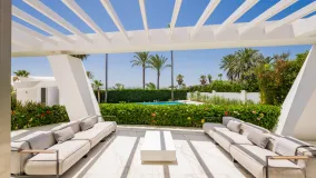 Se vende villa de 6 dormitorios en Los Monteros Playa