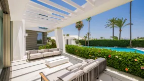 Se vende villa de 6 dormitorios en Los Monteros Playa