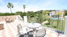 For sale villa with 6 bedrooms in Guadalmina Baja
