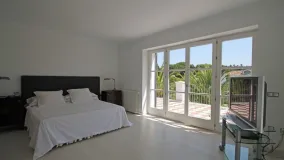 For sale villa with 6 bedrooms in Guadalmina Baja