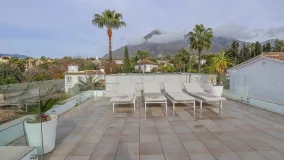 For sale villa with 4 bedrooms in Rocio de Nagüeles