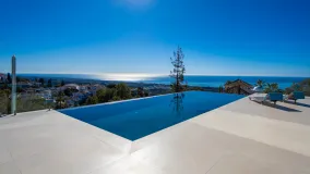 Comprar villa de 4 dormitorios en Los Altos de los Monteros