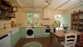 Country house for sale in Estepona