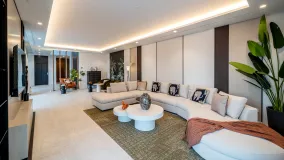 For sale Paraiso Alto villa with 6 bedrooms