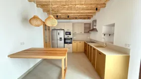 Buy 4 bedrooms house in Estepona Centre