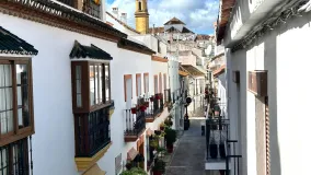 Buy 4 bedrooms house in Estepona Centre