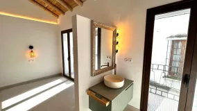 Buy 4 bedrooms house in Estepona Centre