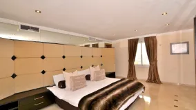 Comprar villa en Elviria de 8 dormitorios